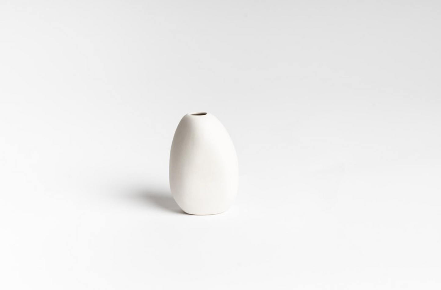 Harmie Vase Pipi White